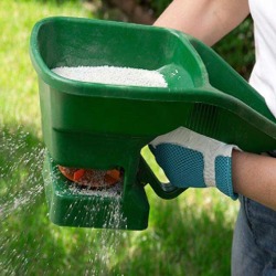 The Miracle-Gro  Handy Spreader has a spreading width of 3 metres.